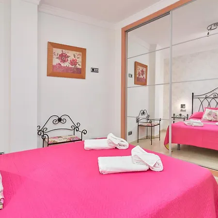 Lola 1 Apartment